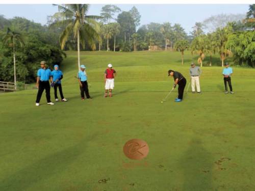Nikmati Keindahan Lapangan Golf Tanah Merah, Wisata Sambil Olahraga